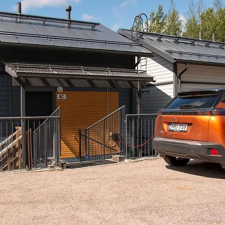 Talo Saunalla Ja Saehkoeauton Oma Type2 Latauspiste Vantaa Exterior foto